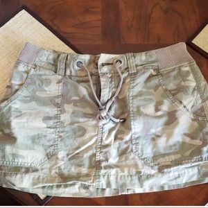 Joie camo skirt size 8   Length: 12 inches
